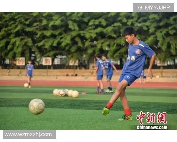 黄敏独家解析足球技巧与战术心得分享助你提升球技与比赛理解能力